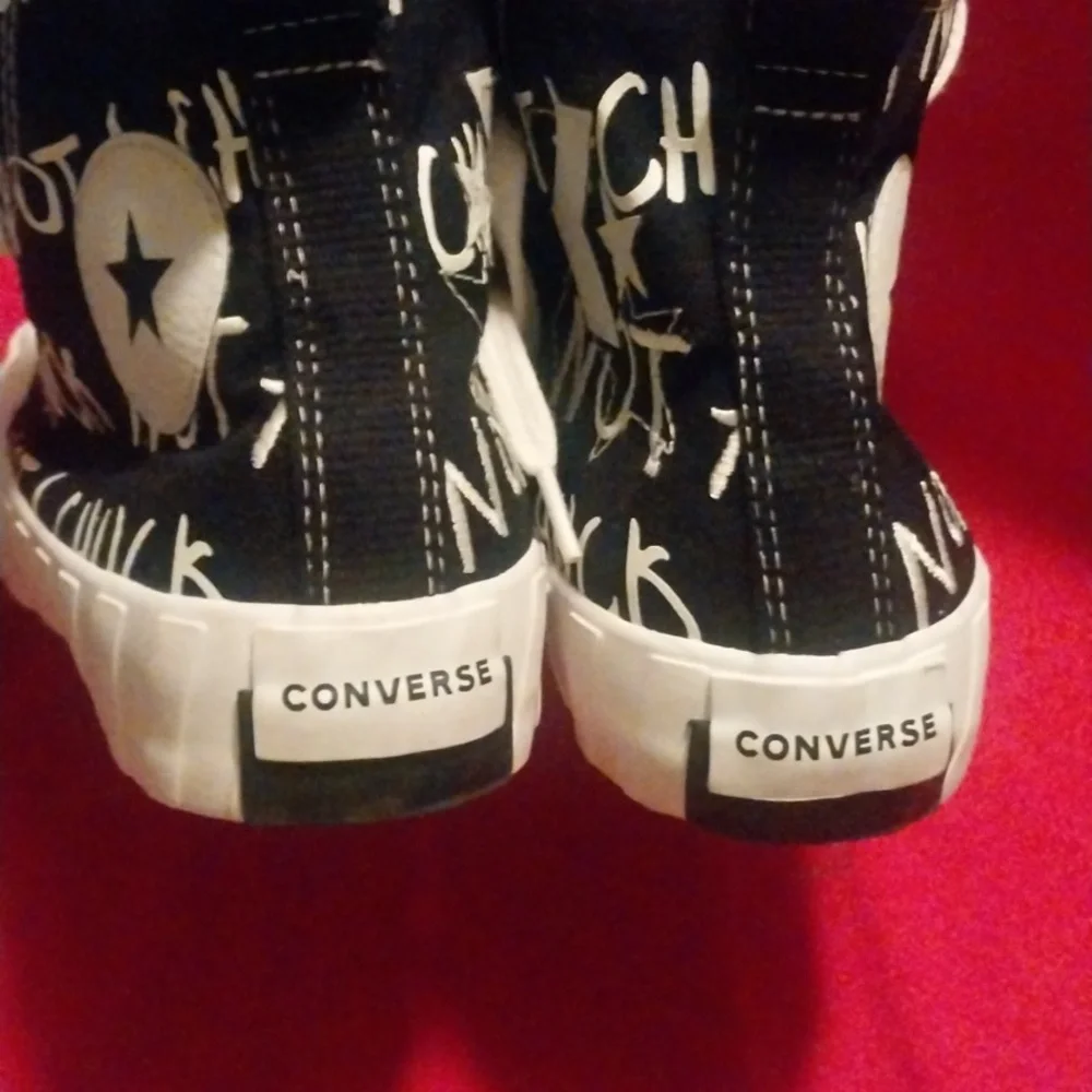 Converse Tennis Shoes